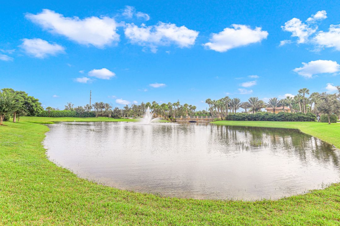 9256 Woodhurst Dr, Naples, FL 34120