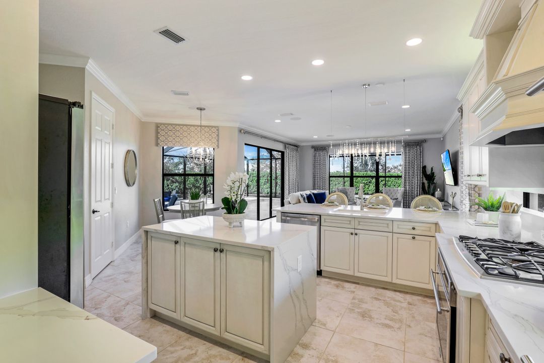 2827 Thunder Bay Circle, Naples, FL 34119