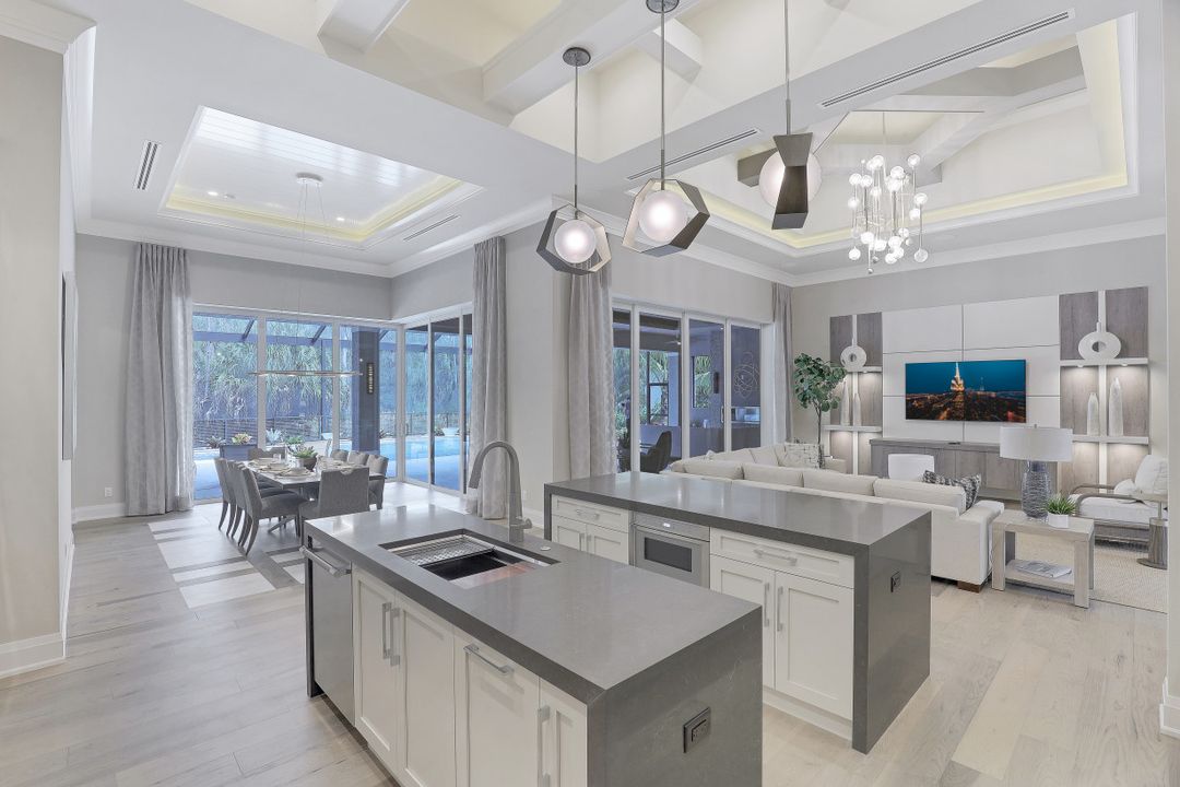 4490 Wayside Dr, Naples, FL 34119