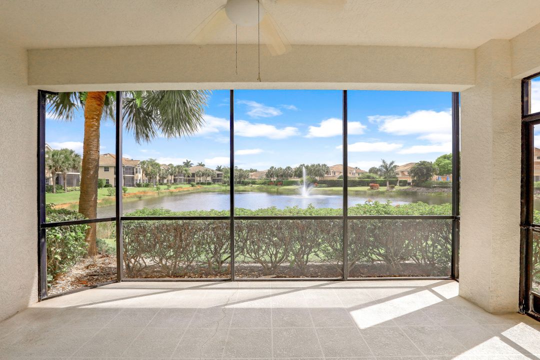 8204 Saratoga Dr #302, Naples, FL 34113