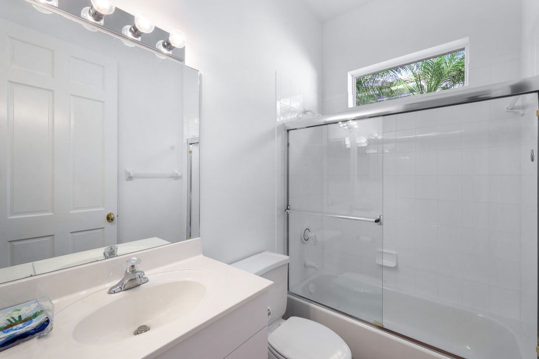 524 Eagle Creek Dr, Naples, FL 34113