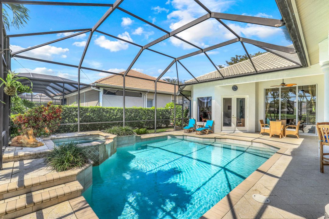 5958 Amberwood Dr, Naples, FL 34110