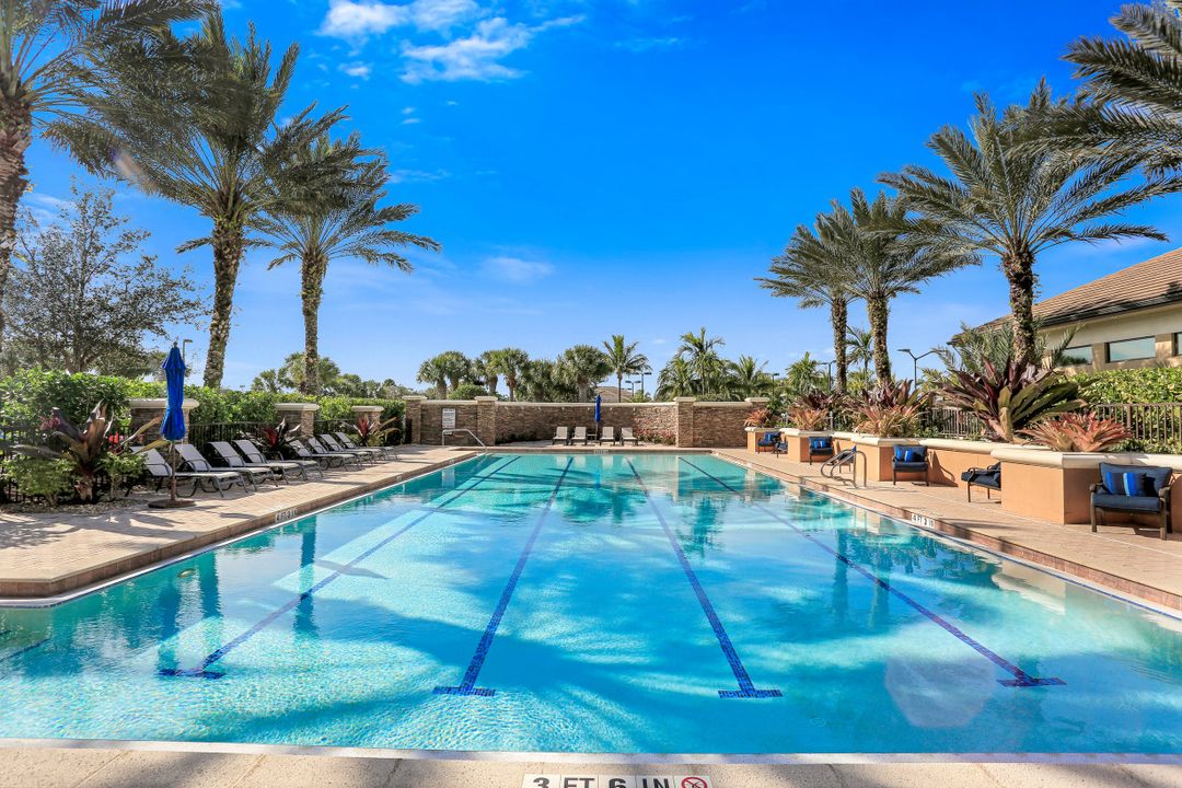 8806 Spinner Cove Ln, Naples, FL 34120