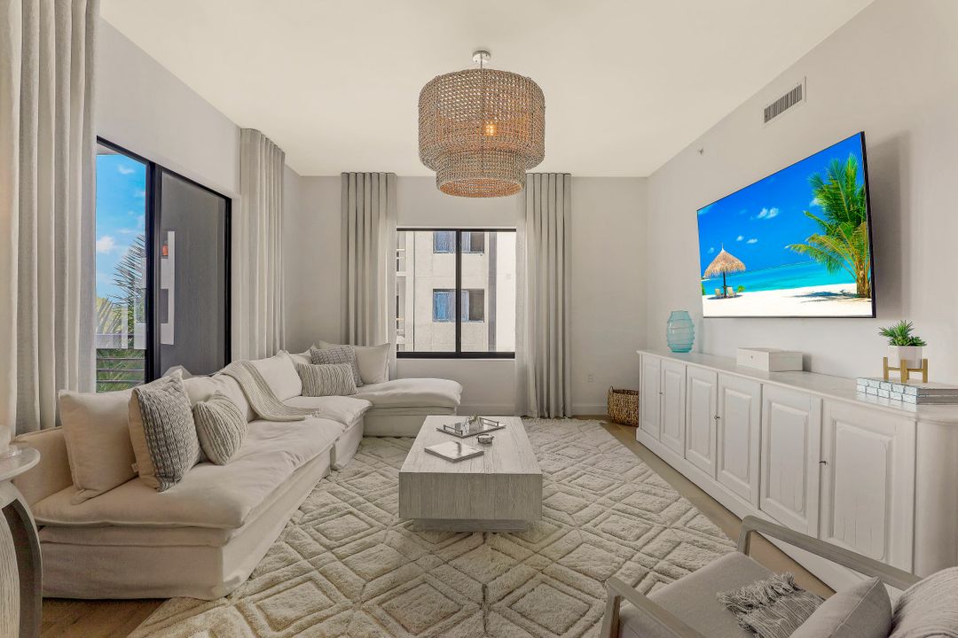 1111 Central Ave #402, Naples, FL 34102