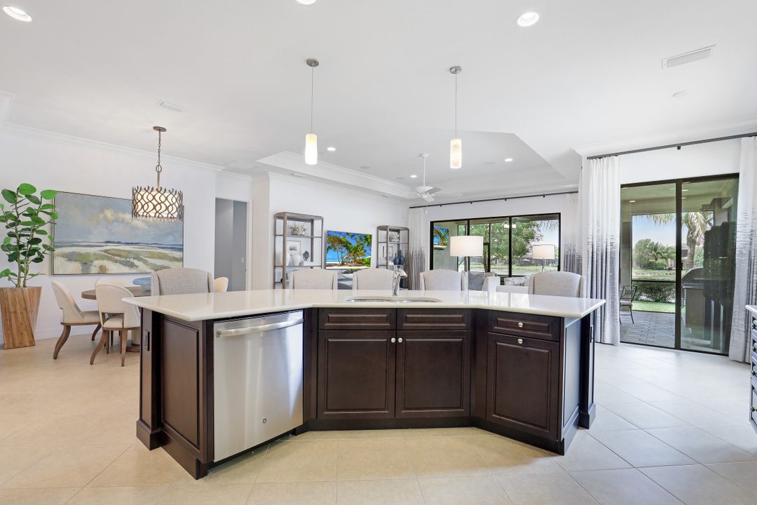 13719 Luna Dr, Naples, FL 34109