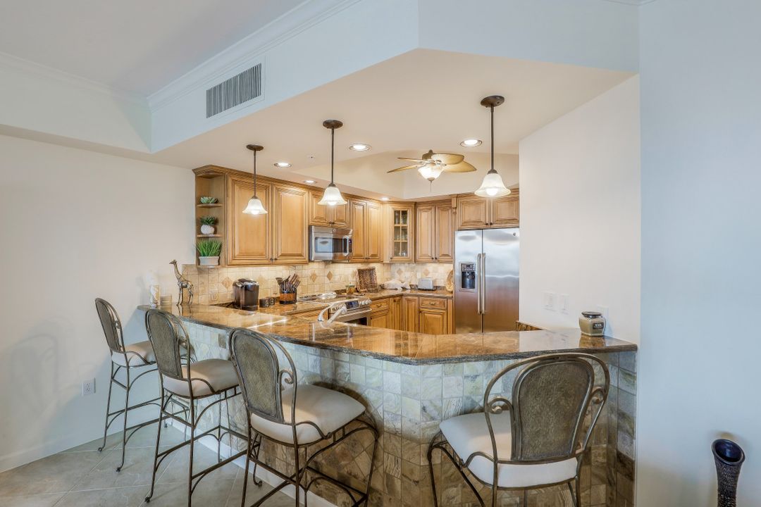 300 Dunes Blvd #1004, Naples, FL 34110