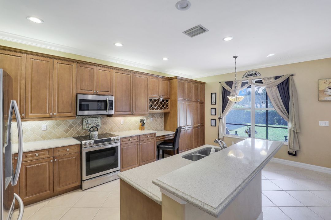 1627 Triangle Palm Terrace, Naples, FL 34119