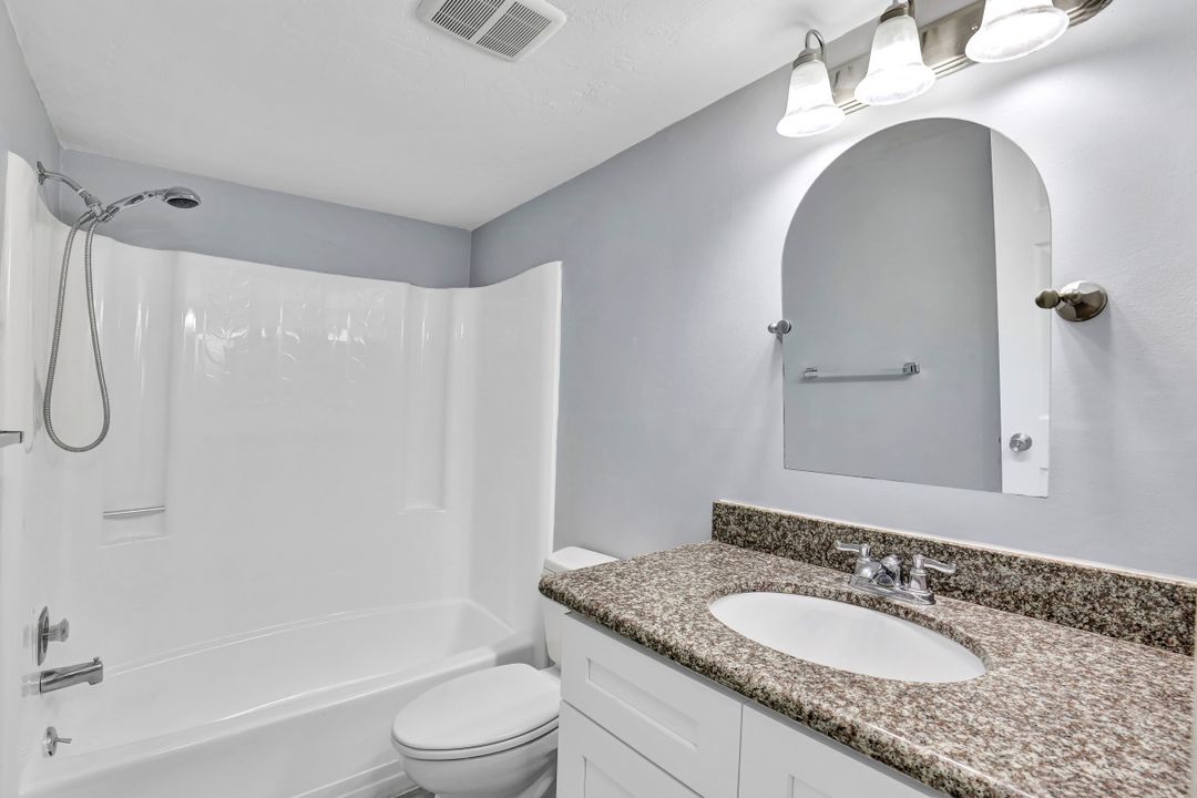8071 Country Rd #106, Fort Myers, FL 33919