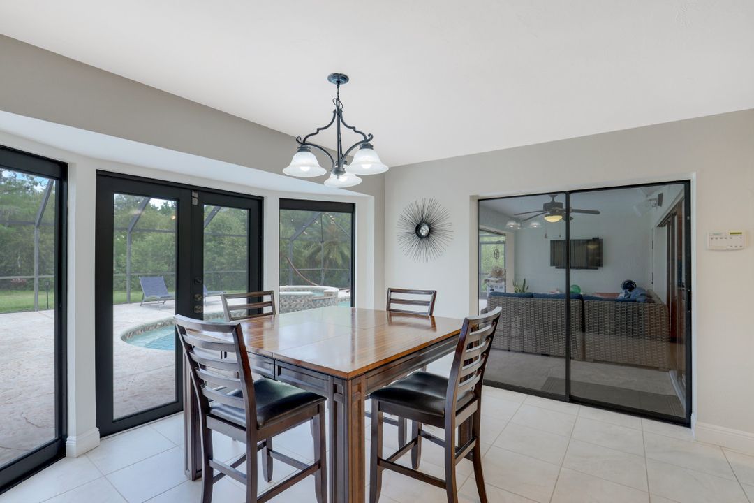 1941 Oakes Blvd, Naples, FL 34119