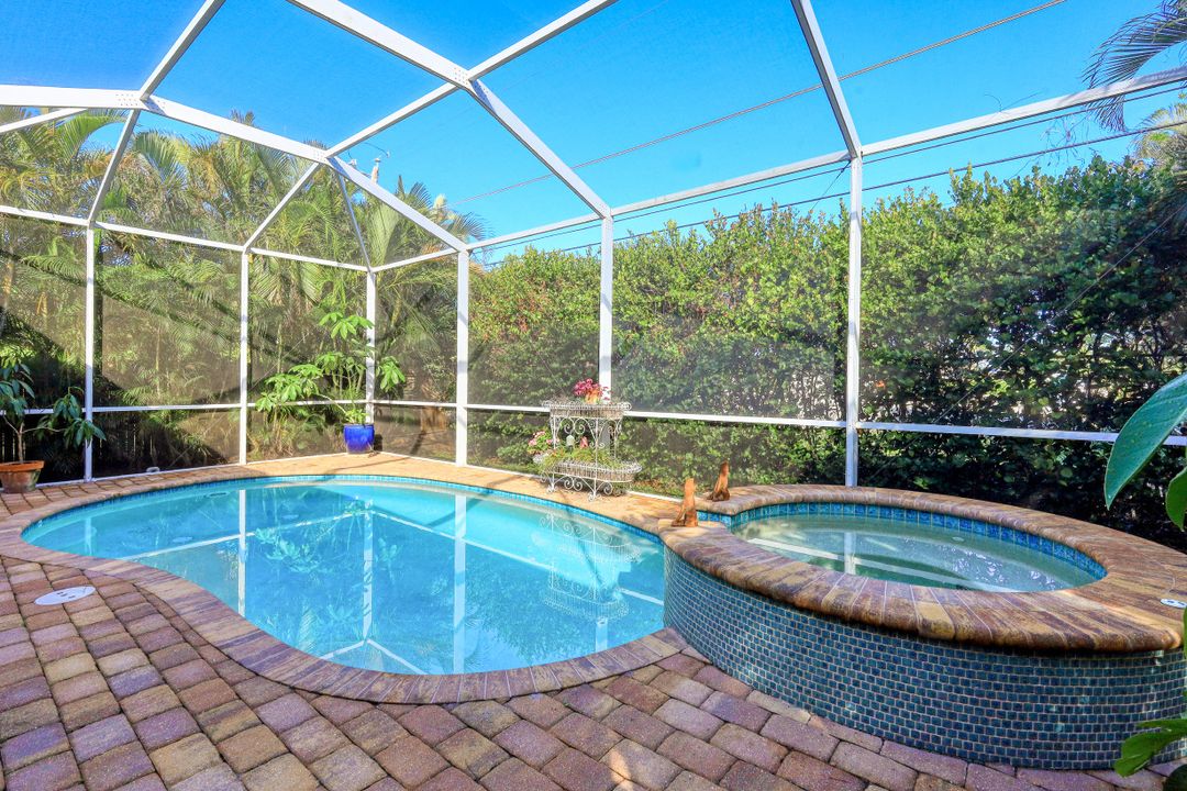 721 93rd Ave N, Naples, FL 34108