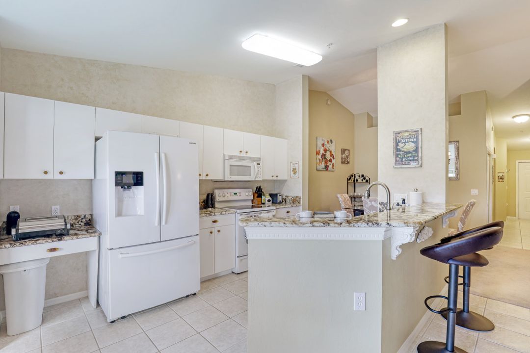 2835 Cypress Trace Cir  #202, Naples, FL 34119