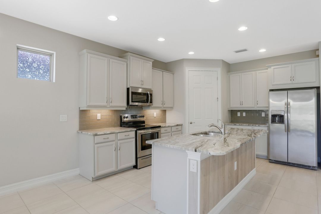 16387 Barclay Ct, Naples, FL 34110