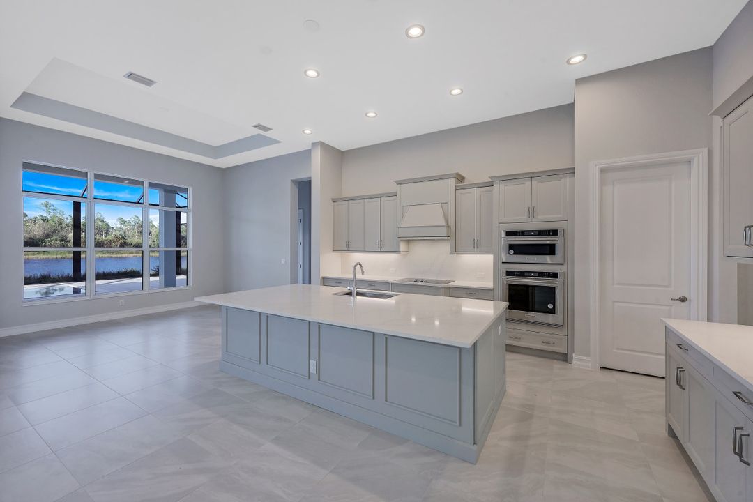 14310 Laguna Spgs Ln, , FL 34114