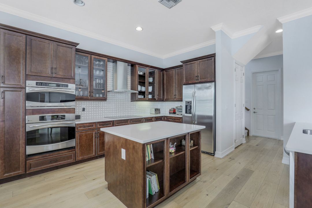 6558 Monterey Point, Naples, FL 34105