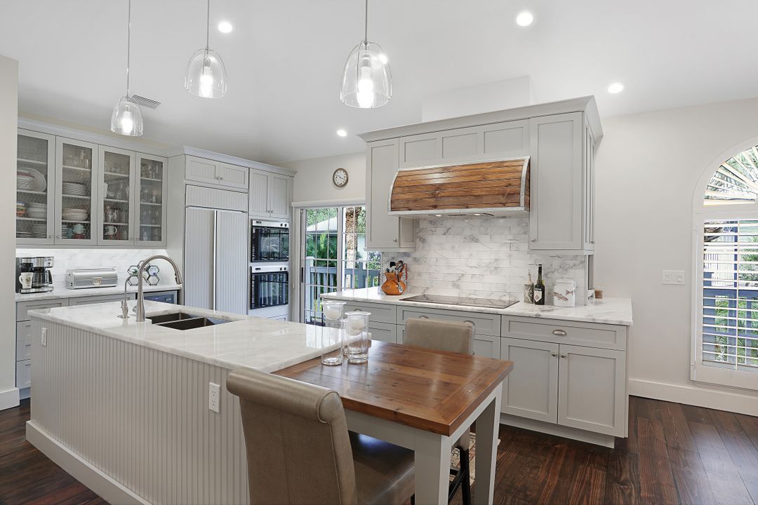 3824 Survey Cir, Bonita Springs, FL 34134