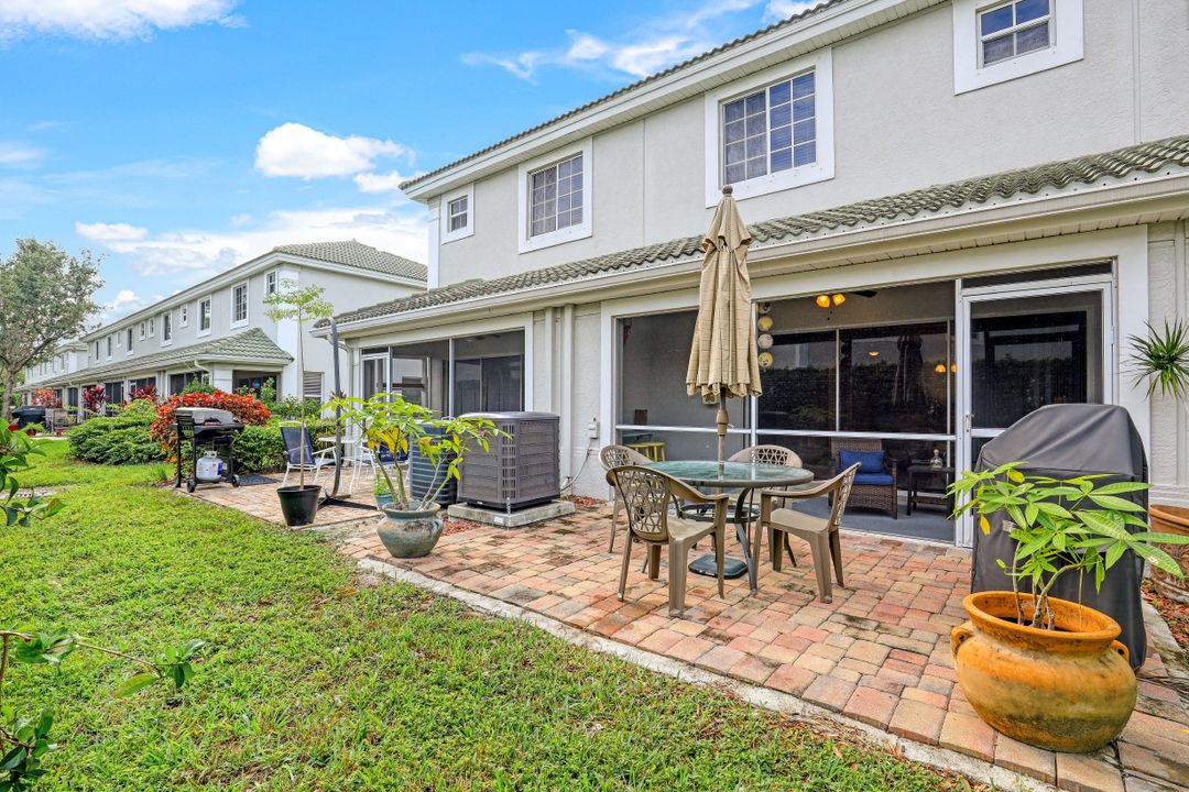 10063 Pacific Pines Ave, Fort Myers, FL 33966