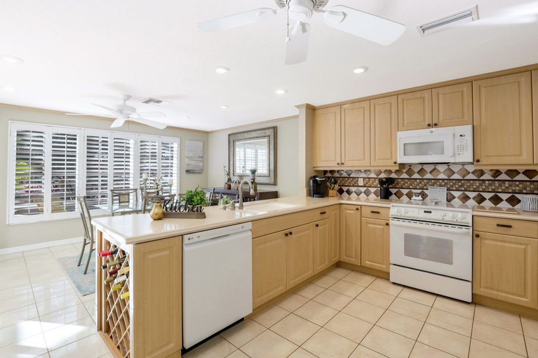 5230 Nautilus Dr, Cape Coral, FL 33904