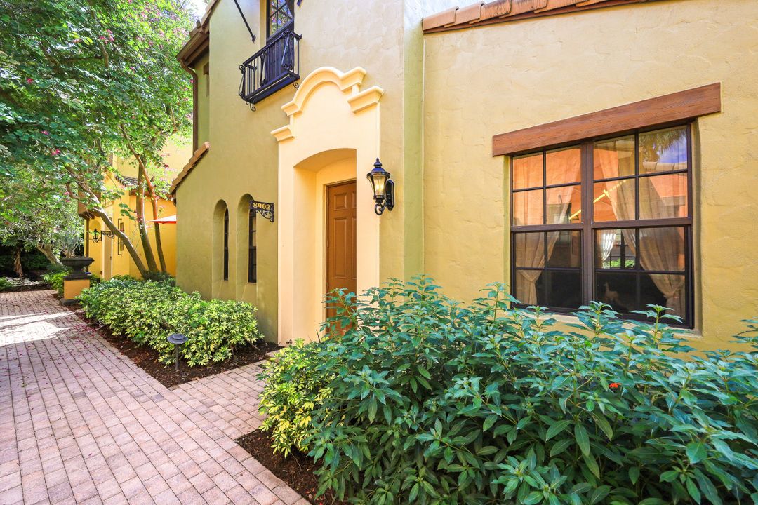 9128 Delano St #89-2, Naples, FL 34113