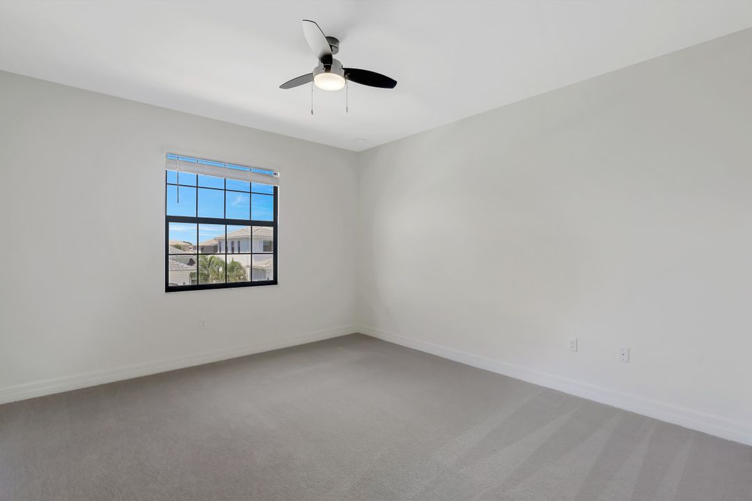 4489 Aurora St, Naples, FL 34119