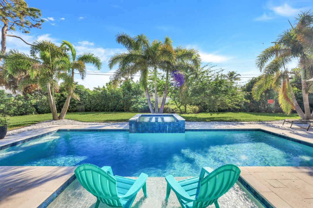 580 105th Ave N, Naples, FL 34108