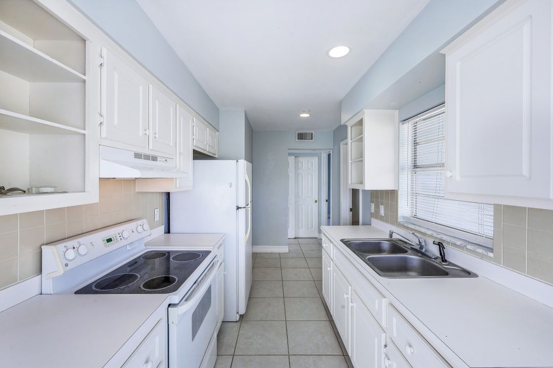 513 104th Ave N, Naples, FL 34108