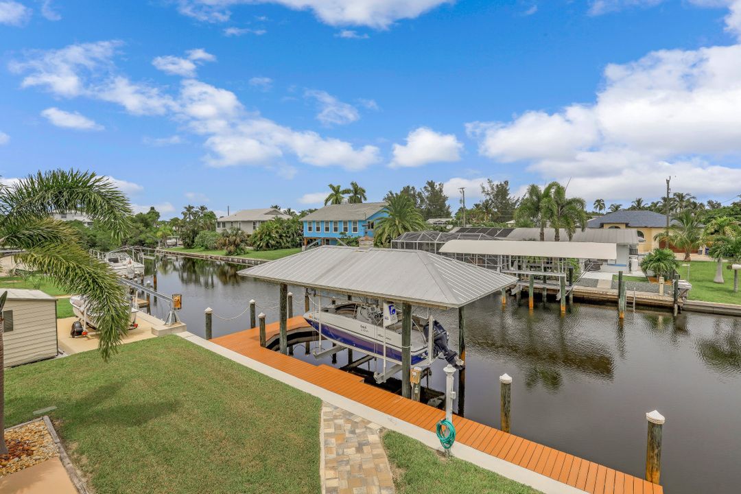 3668 Clipper Ln, Saint James City, FL 33956