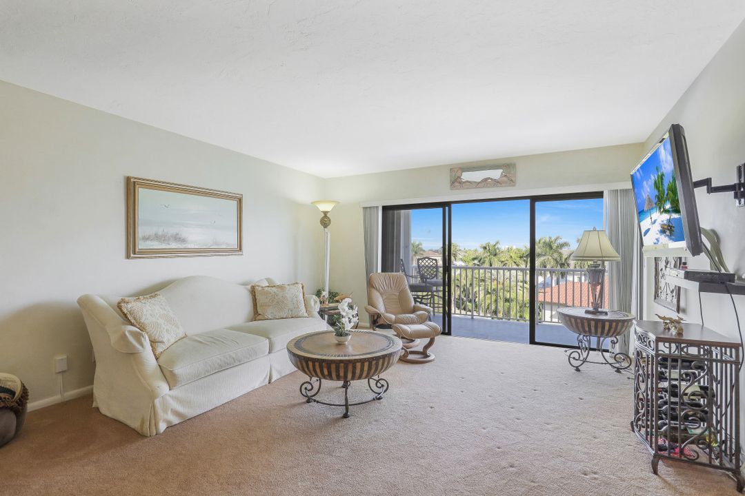 60 W Pelican St #504, Naples, FL 34113