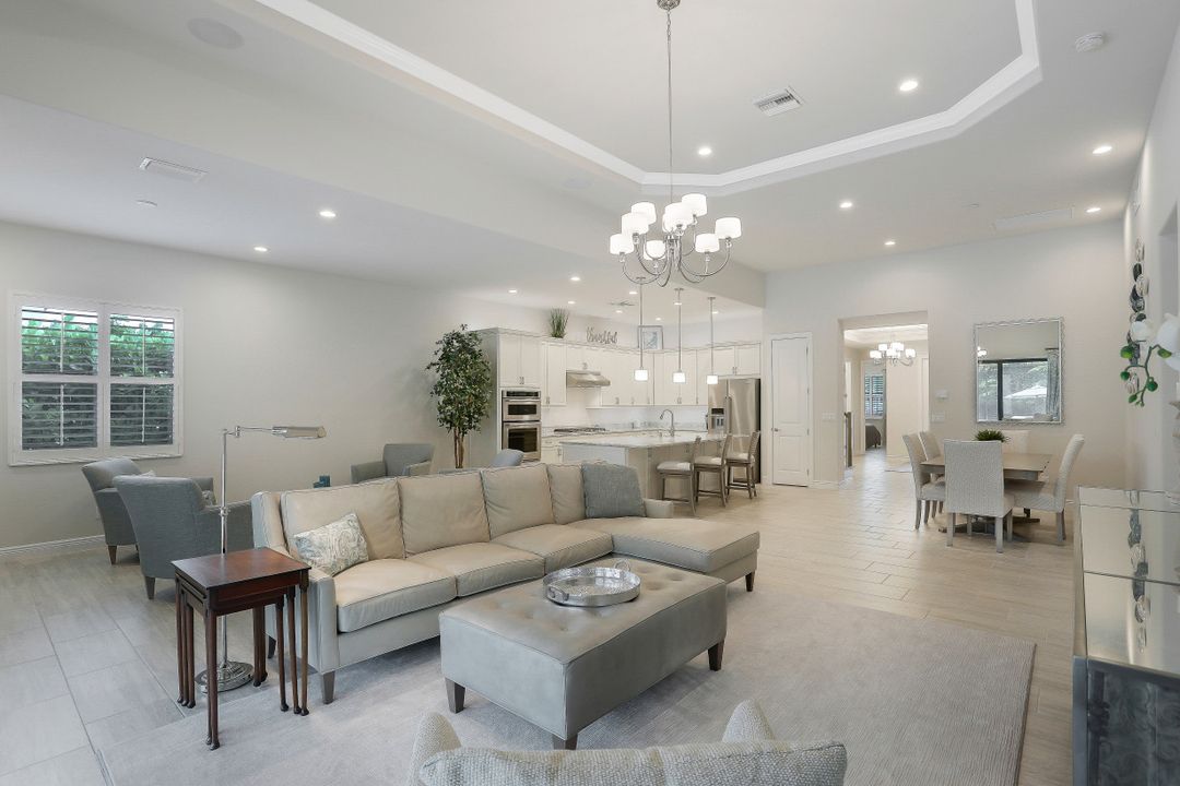 10030 Florence Cir, Naples, FL 34119