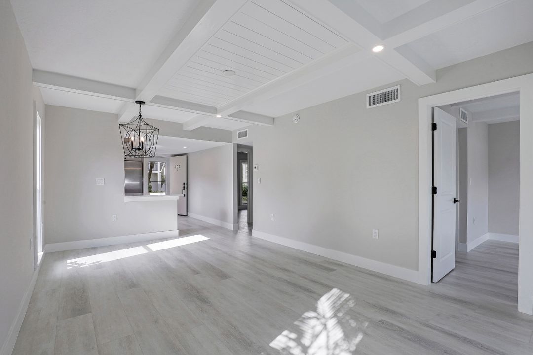 53 High Point Cir W #107, Naples, FL 34103