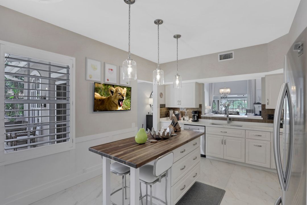 6060 Autumn Oaks Ln, Naples, FL 34119