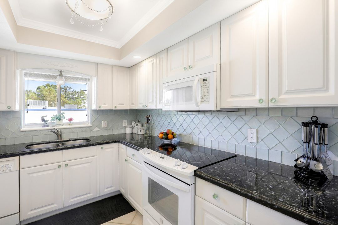 746 Broad Ave S, Naples, FL 34102
