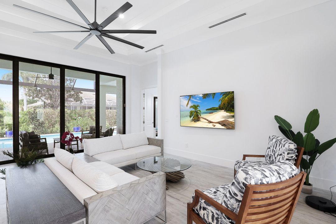 670 Amber Dr, Marco Island, FL 34145