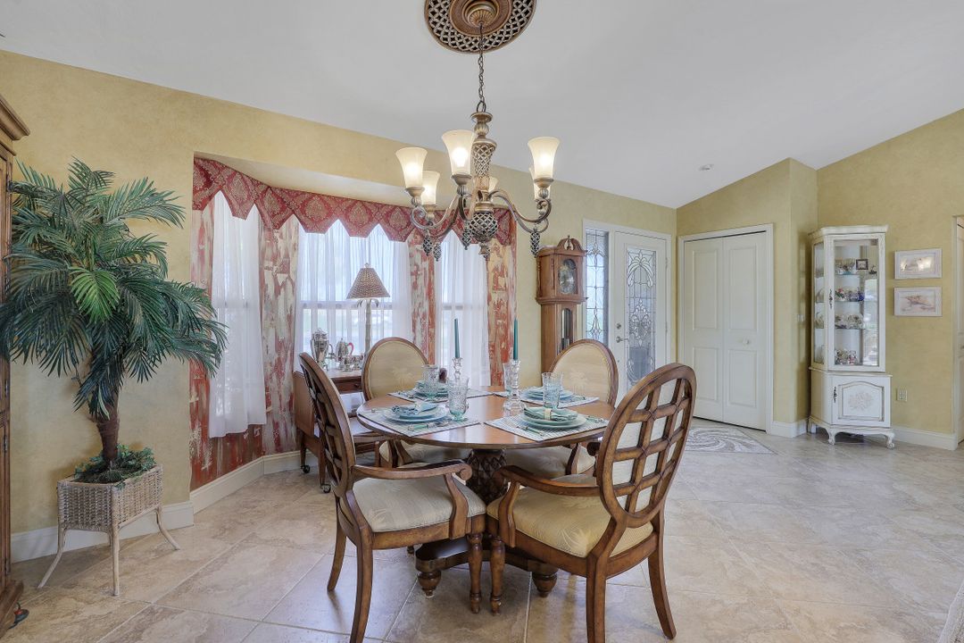 2208 Everest Pkwy, Cape Coral, FL 33904