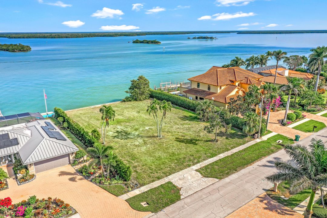 1457 Butterfield Ct, Marco Island, FL 34145