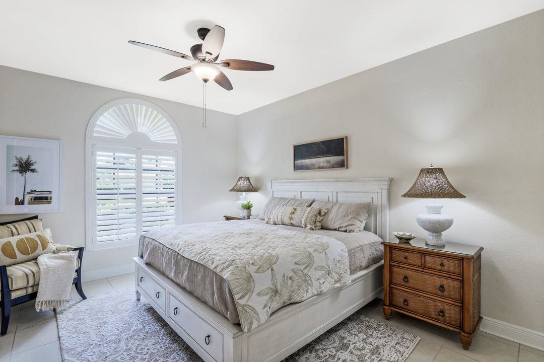 919 Tivoli Ct, Naples, FL 34104