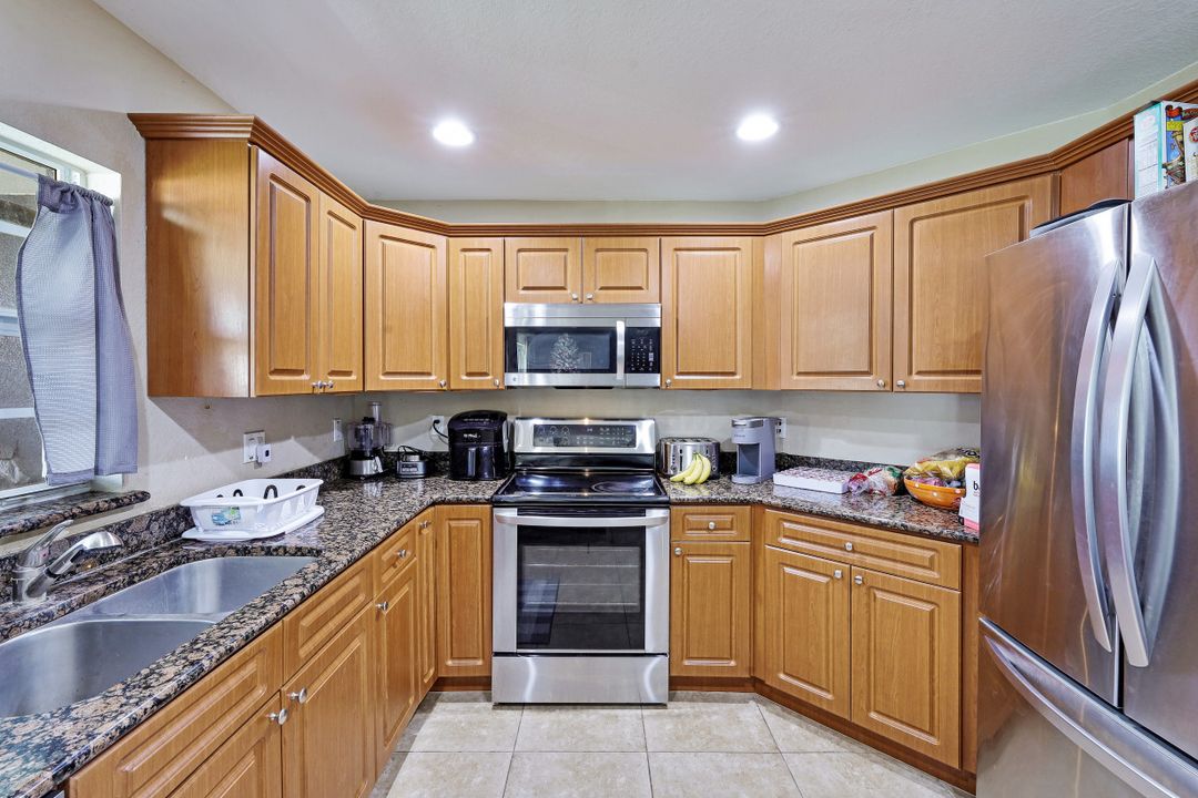 2713 10th St SW, Lehigh Acres, FL 33976