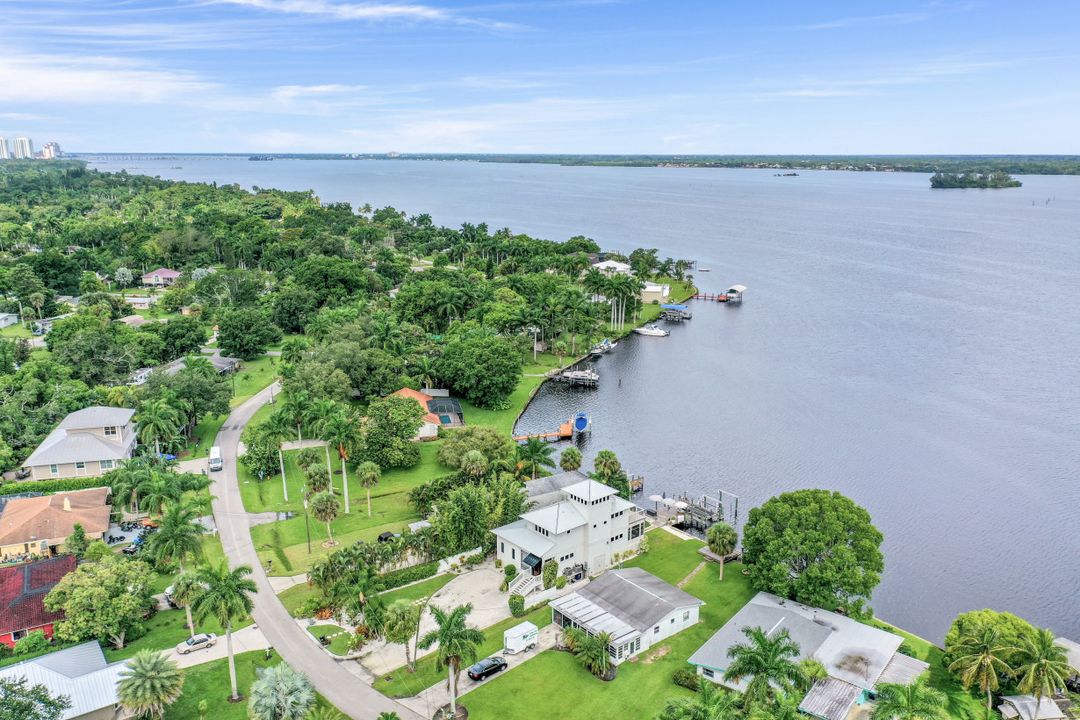 4559 E Riverside Dr, Fort Myers, FL 33905