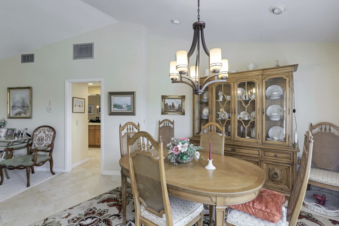 2259 Queens Way, Naples, FL 34112