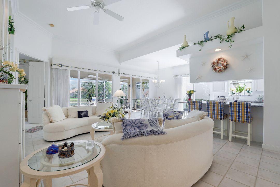 4000 Isla Ciudad Ct, Naples, FL 34109