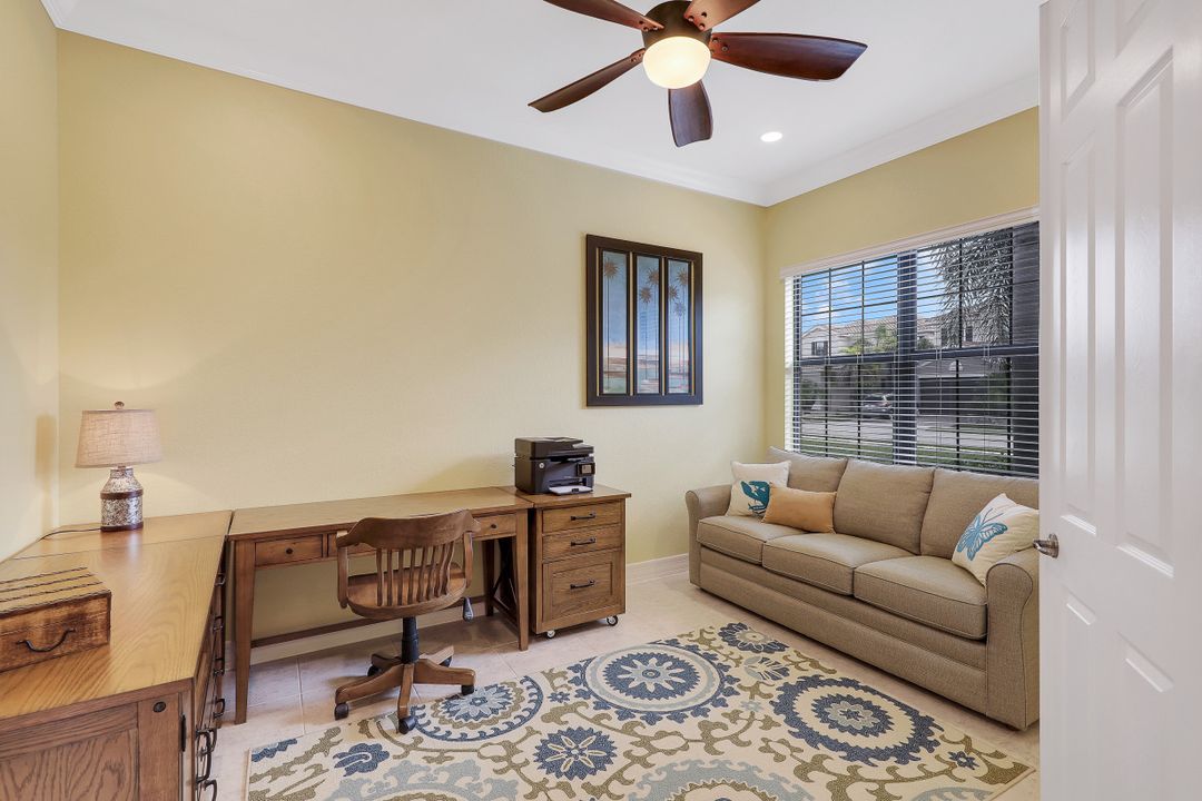 3370 Baltic Dr, Naples, FL 34119