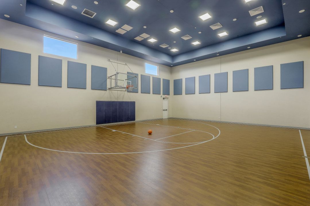 13395 Silktail Dr, Naples, FL 34109