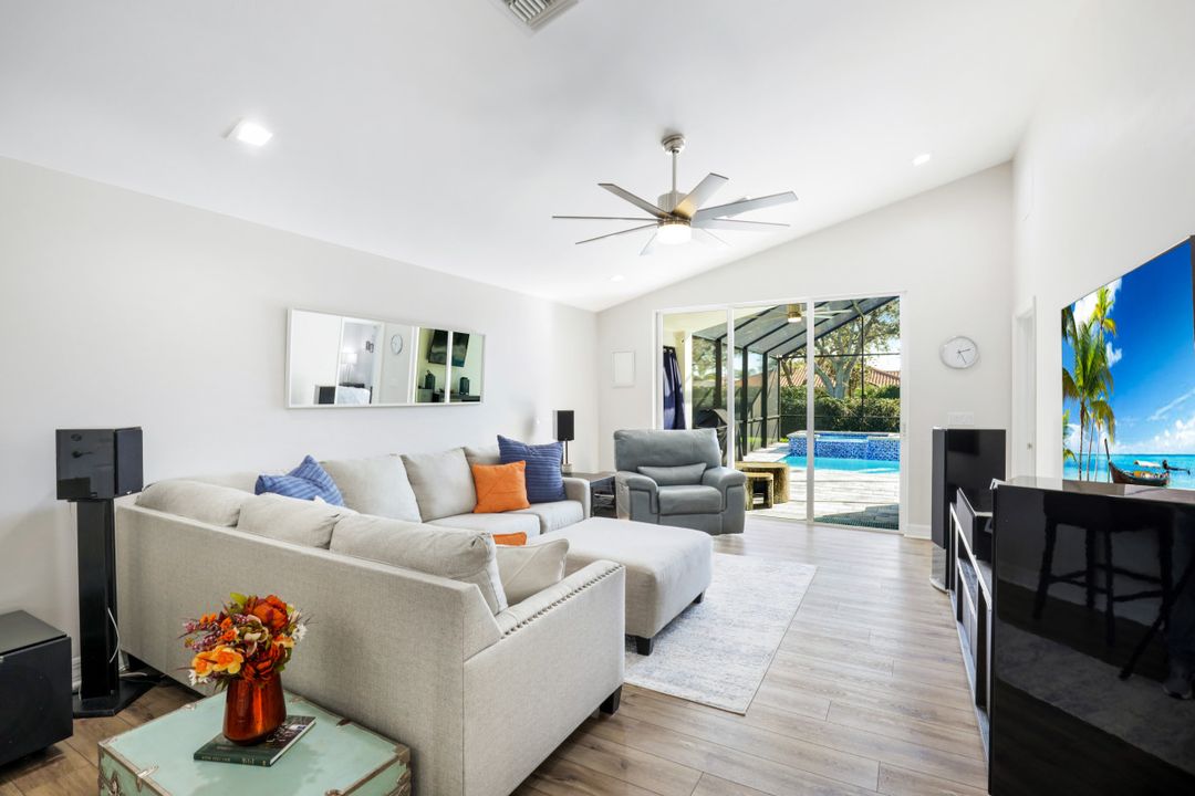 1671 Triangle Palm Terrace, Naples, FL 34119