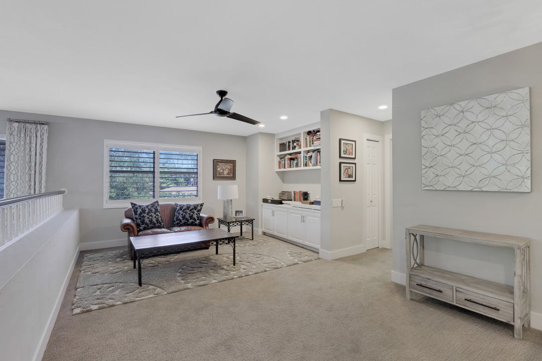 6060 Autumn Oaks Ln, Naples, FL 34119