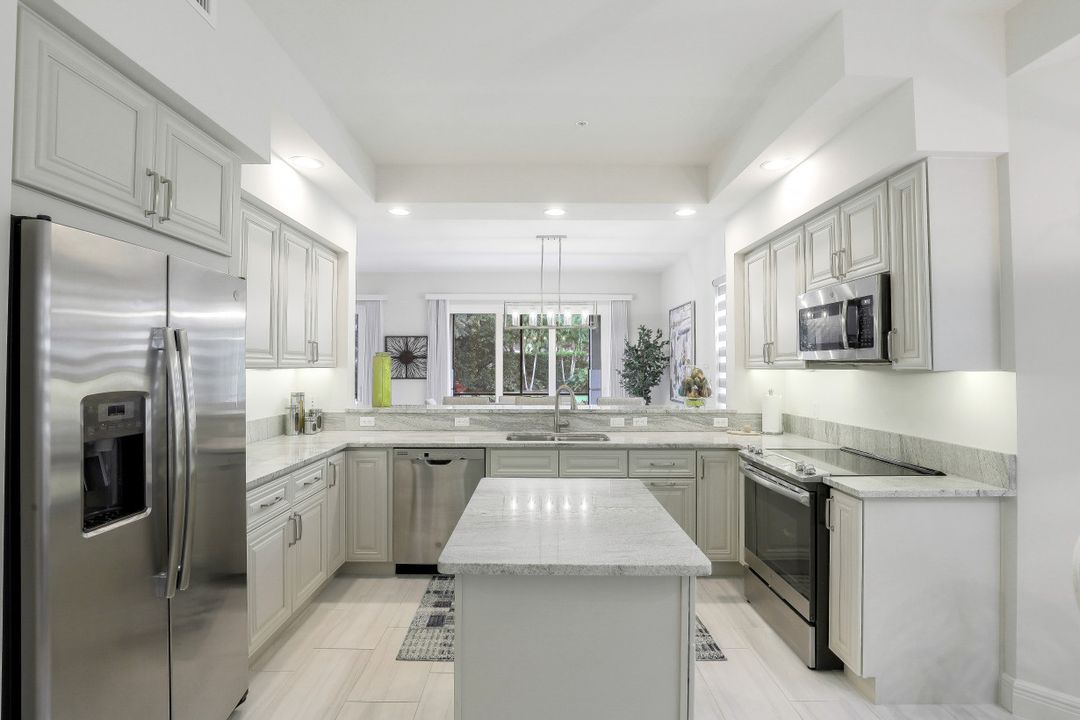 565 El Camino Real, Naples, FL 34119