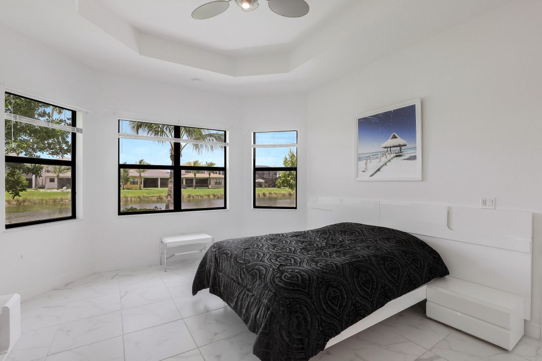 4488 Aurora St, Naples, FL 34119