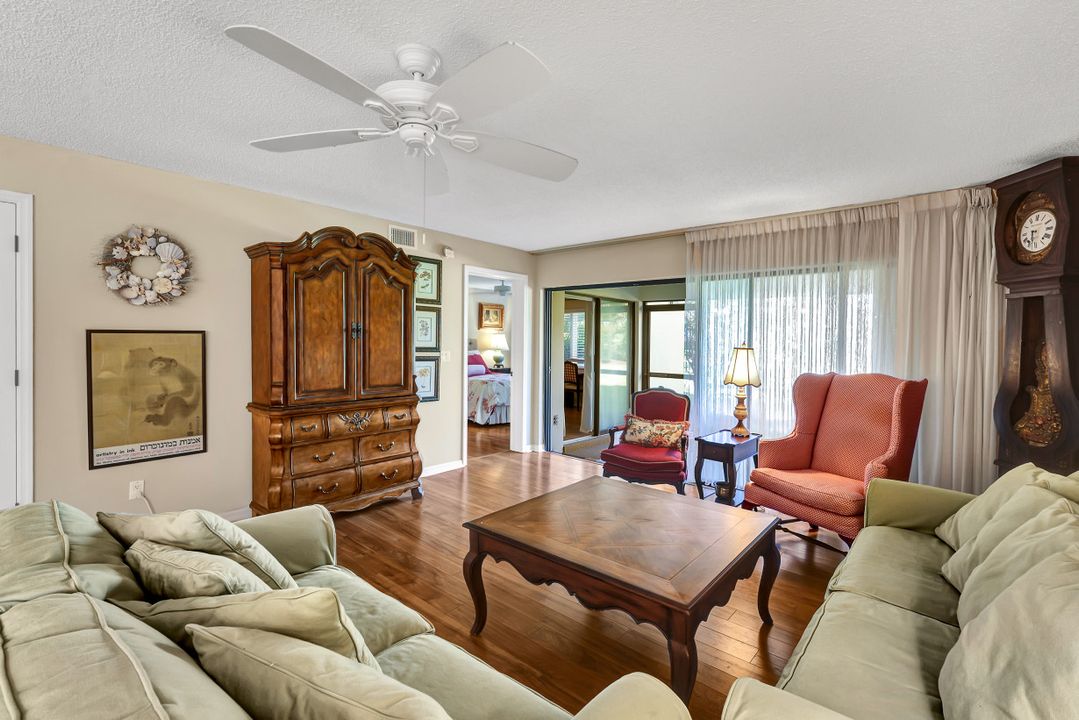 1617 Spoonbill Ln, Naples, FL 34105