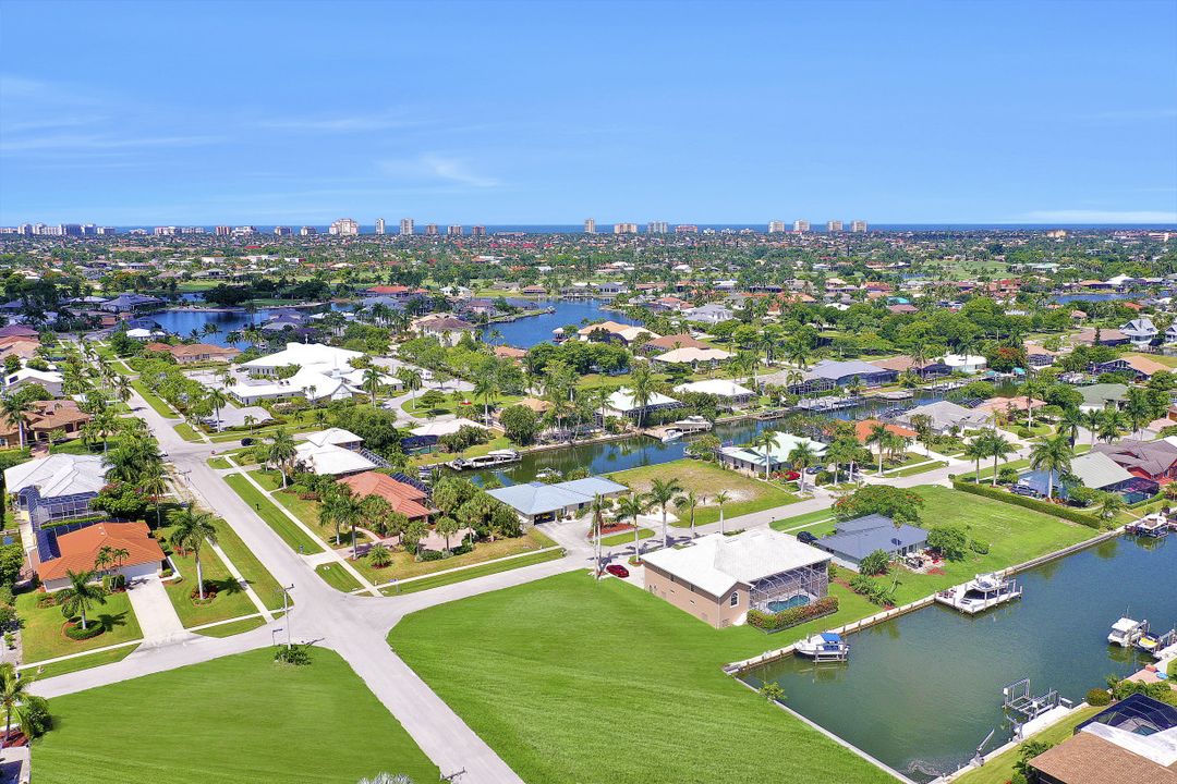 305 Grapewood Ct, Marco Island, FL 34145