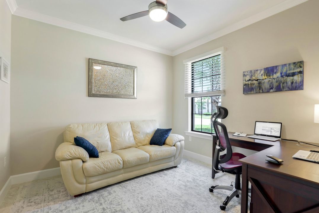 9374 Greyhawk Trl, Naples, FL 34120