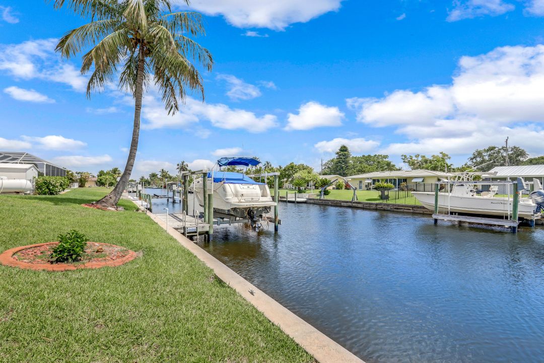 5267 Tiffany Ct, Cape Coral, FL 33904