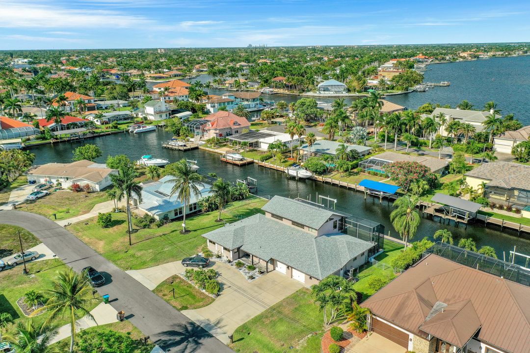 5811 SW 1st Pl, Cape Coral, FL 33914